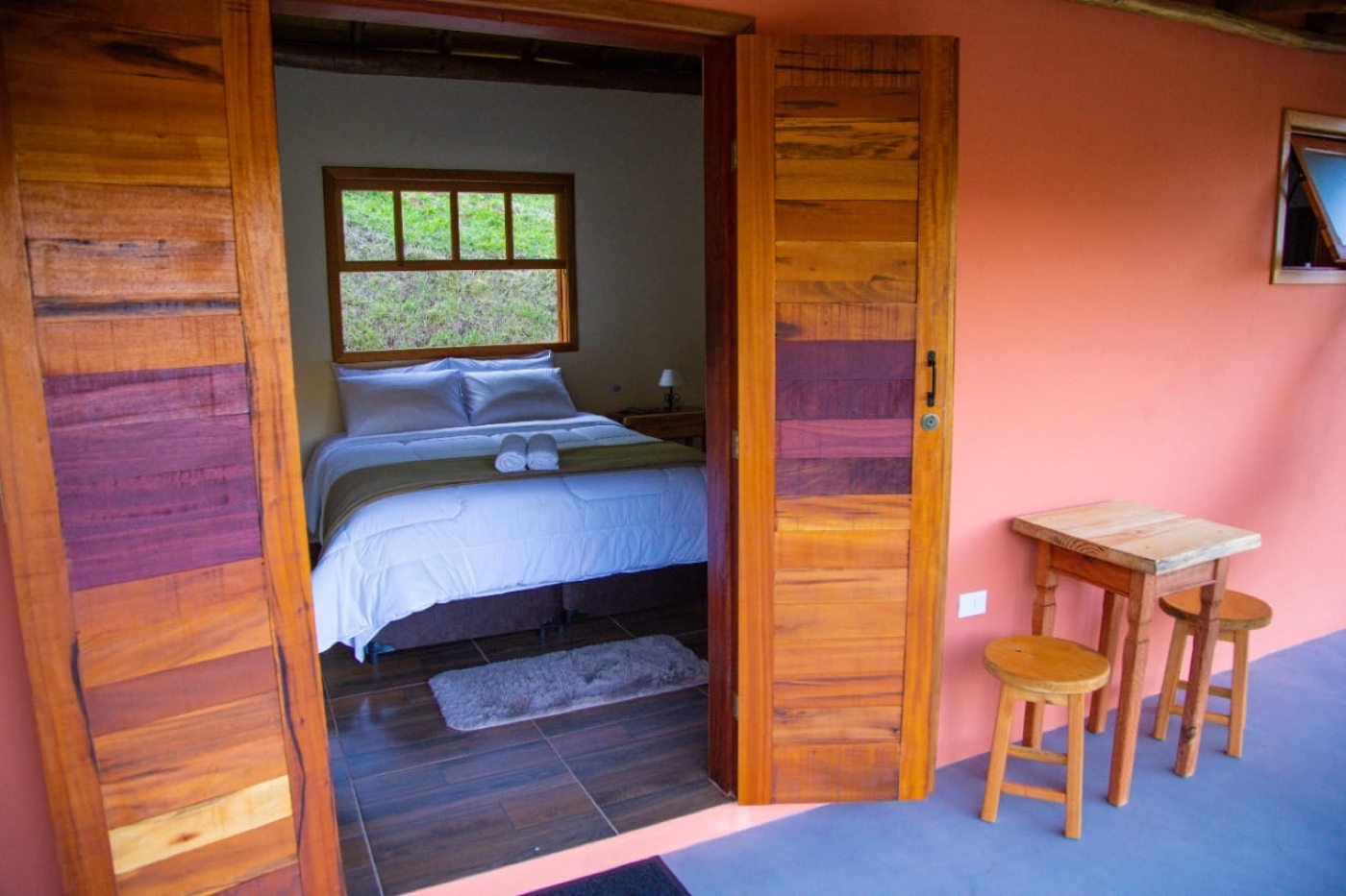 Quarto que se abre para a varanda